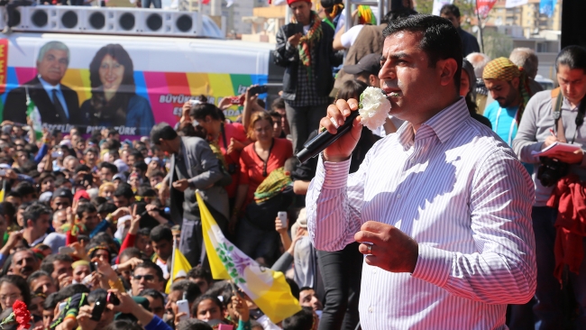 Üstünü ört, üşütme Selahattin! 10