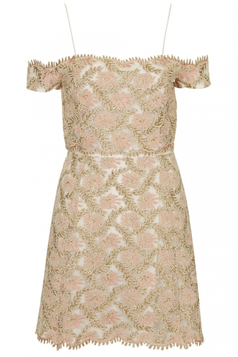 En zarif ve şık mezuniyet kıyafetleri rehberi 19