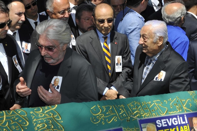 Metin Akpınar, "Yarım gitti" dediği Alasya'yı uğurladı 14