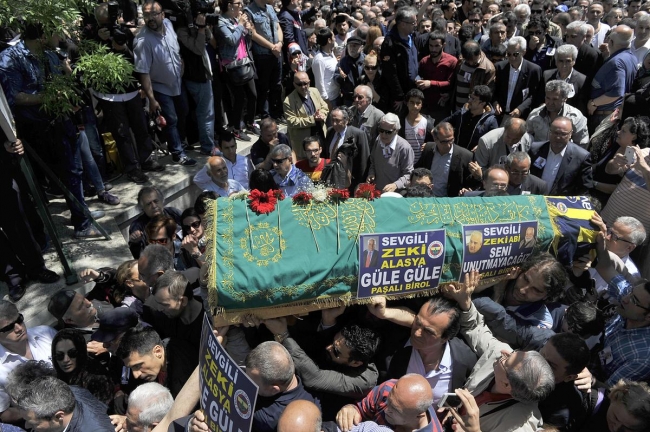 Metin Akpınar, "Yarım gitti" dediği Alasya'yı uğurladı 15