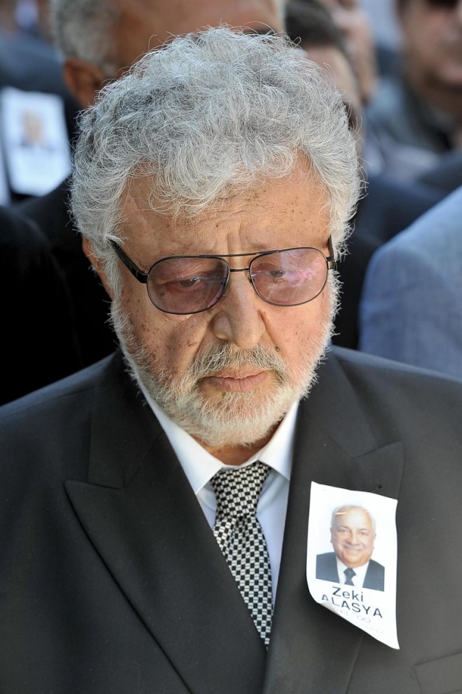 Metin Akpınar, "Yarım gitti" dediği Alasya'yı uğurladı 7