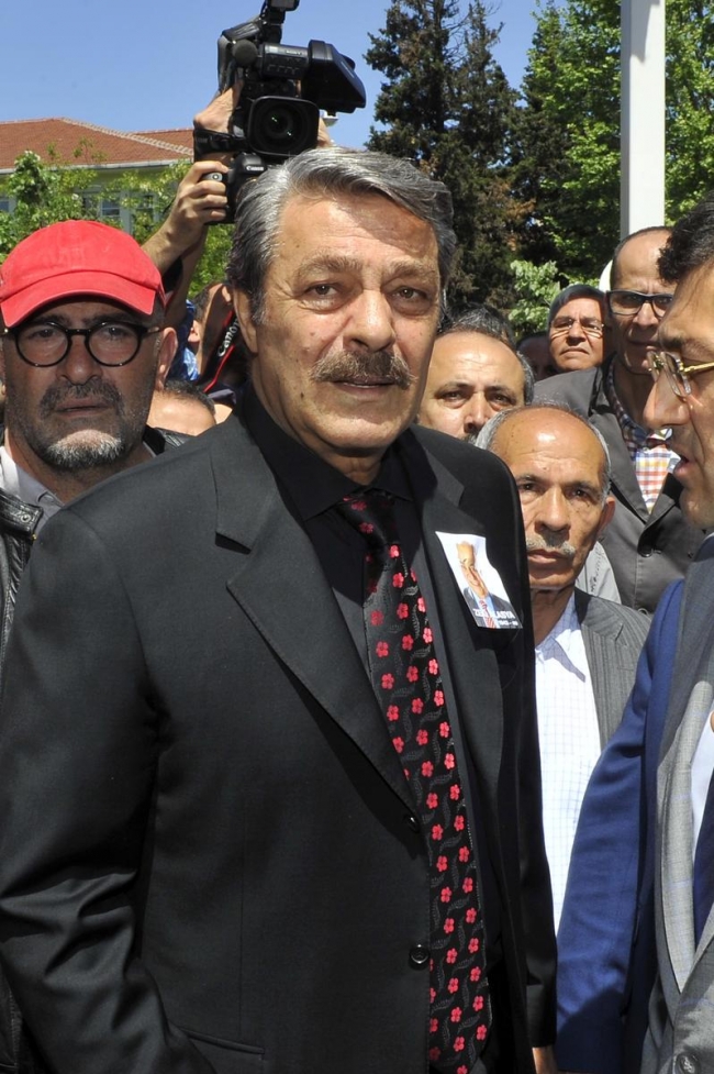 Metin Akpınar, "Yarım gitti" dediği Alasya'yı uğurladı 9