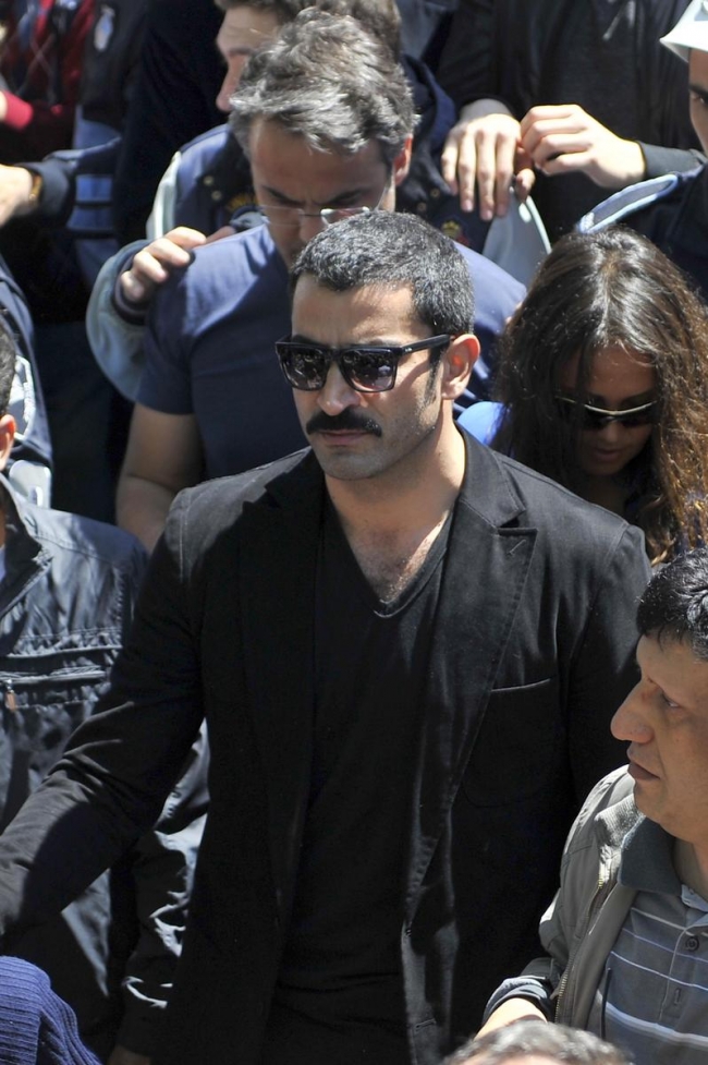 Metin Akpınar, "Yarım gitti" dediği Alasya'yı uğurladı 10