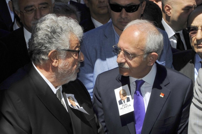 Metin Akpınar, "Yarım gitti" dediği Alasya'yı uğurladı 11