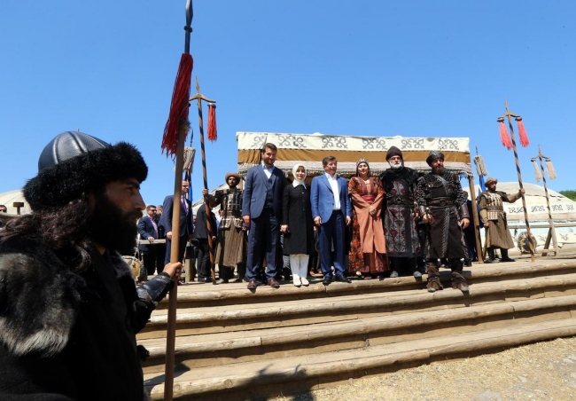 Davutoğlu'yla 'Diriliş' 13