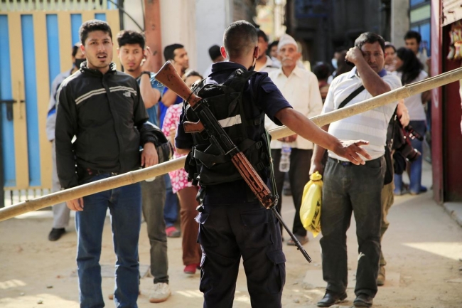 Nepal'de kabus geri döndü 12