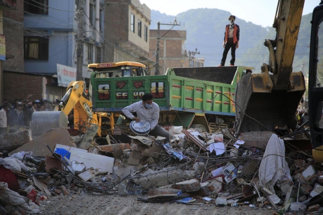 Nepal'de kabus geri döndü 14