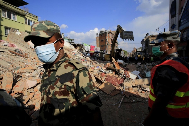 Nepal'de kabus geri döndü 16