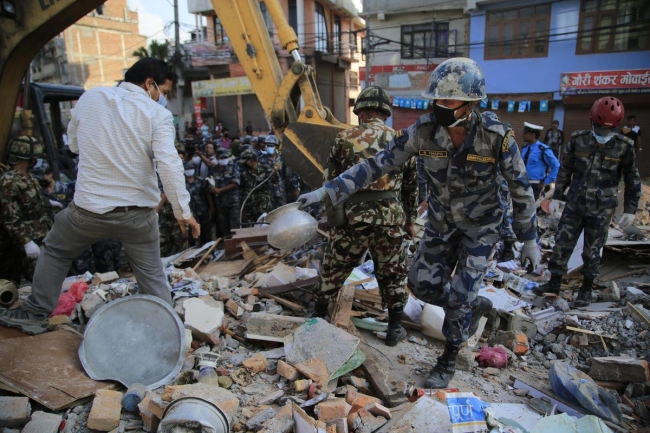 Nepal'de kabus geri döndü 17