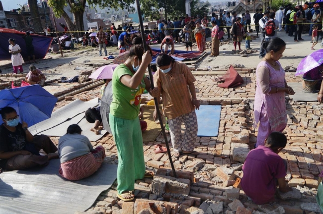 Nepal'de kabus geri döndü 33