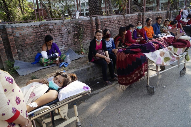 Nepal'de kabus geri döndü 36