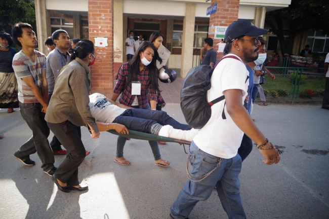 Nepal'de kabus geri döndü 37