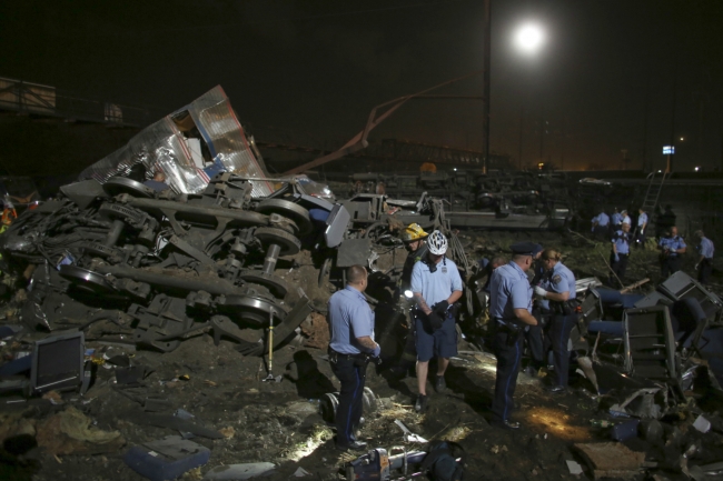 ABD'de 238 yolcusu bulunan tren raydan çıktı 14