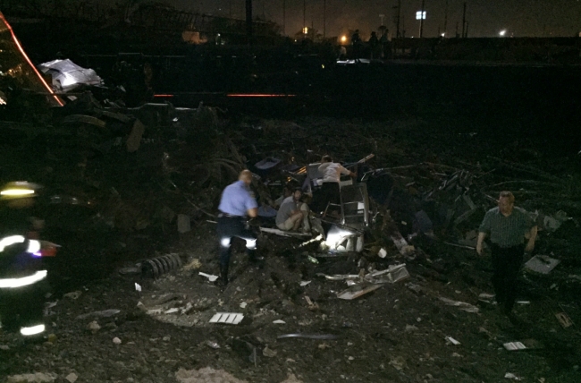 ABD'de 238 yolcusu bulunan tren raydan çıktı 11