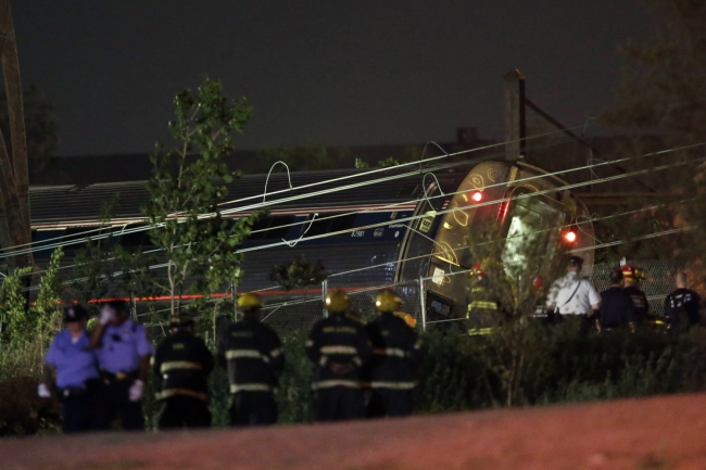 ABD'de 238 yolcusu bulunan tren raydan çıktı 17