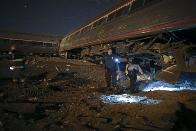 ABD'de 238 yolcusu bulunan tren raydan çıktı 18