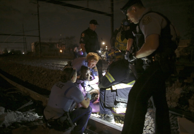 ABD'de 238 yolcusu bulunan tren raydan çıktı 21