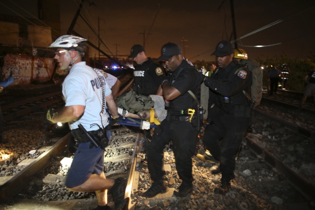 ABD'de 238 yolcusu bulunan tren raydan çıktı 26