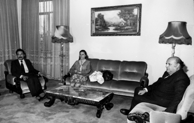 Ve şapkasını alıp gitti... 15