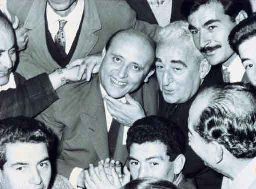 Ve şapkasını alıp gitti... 6