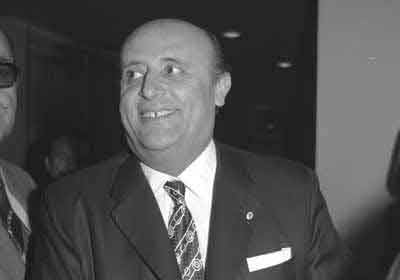 Ve şapkasını alıp gitti... 17