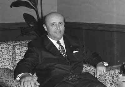 Ve şapkasını alıp gitti... 10