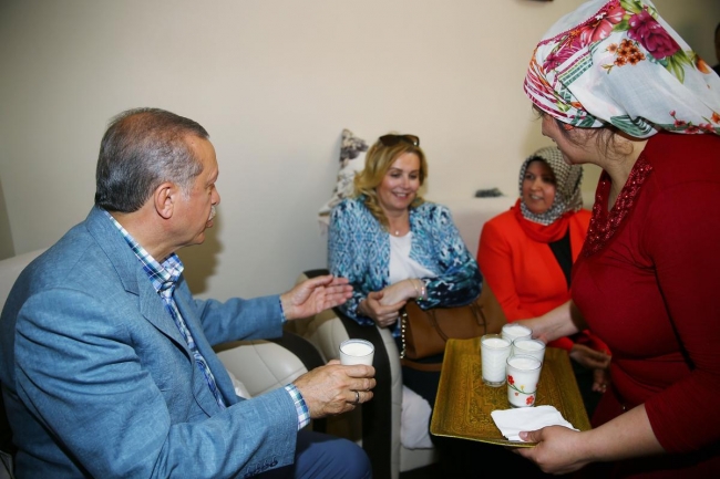 Erdoğan ev ziyaretinde sigara buldu 2