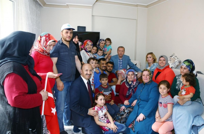 Erdoğan ev ziyaretinde sigara buldu 3