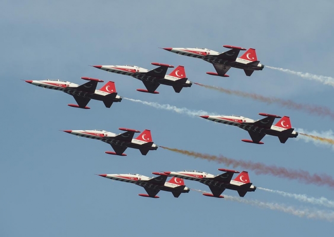 Gökyüzünde "Türk Yıldızlar" şovu... 2