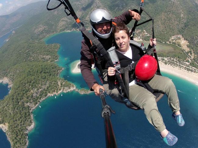 Engelli kızın paraşüt mutluluğu 1