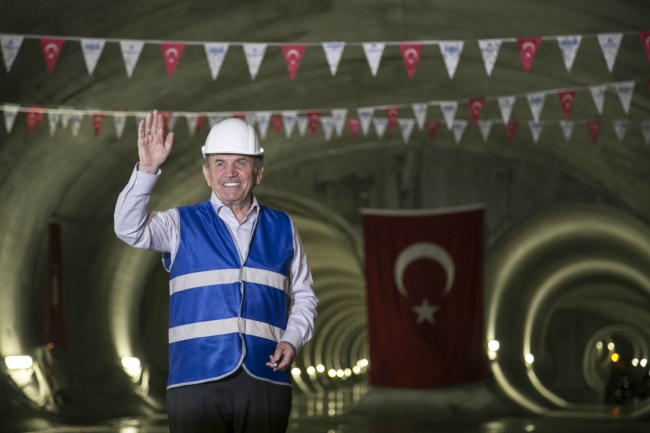 Başkan metroya indi 2