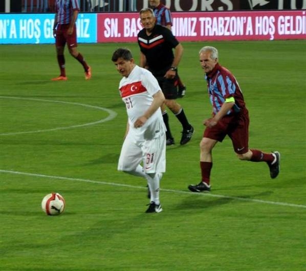 Davutoğlu'ndan hat-trick 3