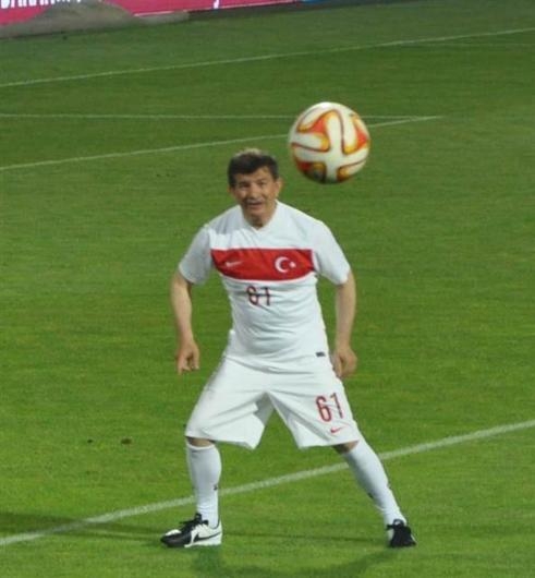 Davutoğlu'ndan hat-trick 1