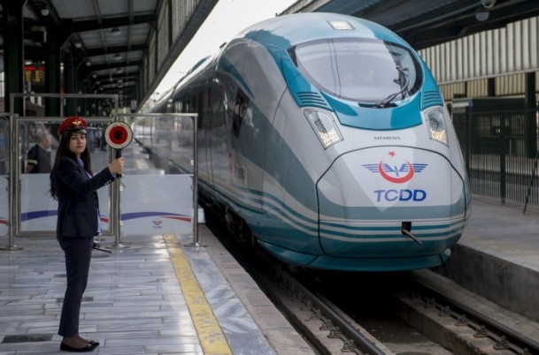 Çok yüksek hızlı tren setleri sefere başladı 3