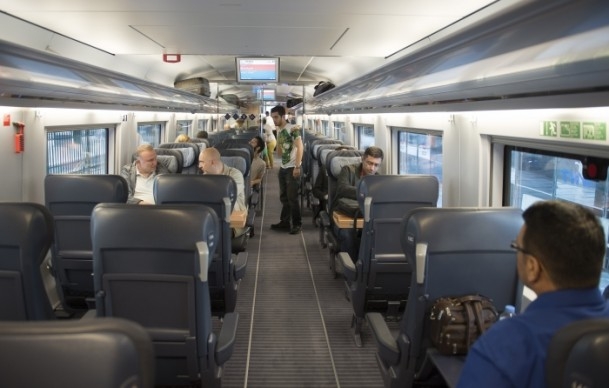 Çok yüksek hızlı tren setleri sefere başladı 8