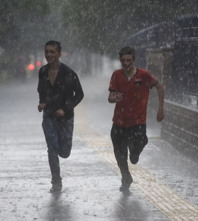 Başkent'te dolu baskını 1