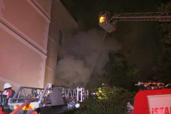 İstiklal Caddesi'nde yangın paniği 11
