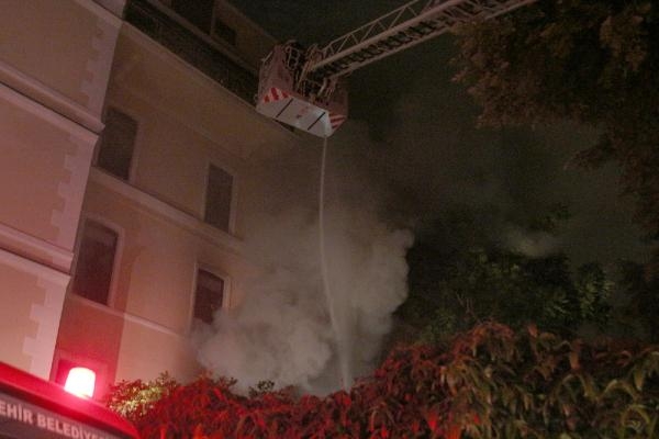 İstiklal Caddesi'nde yangın paniği 10
