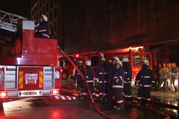 İstiklal Caddesi'nde yangın paniği 5