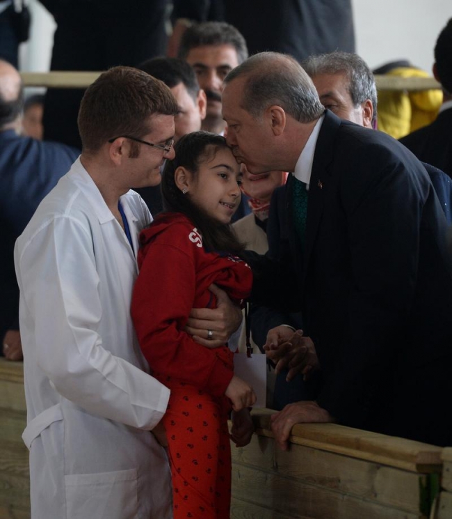 Cumhurbaşkanı Erdoğan Arap Atı Tanıtım ve Hipoterapi Merkezi'ni ziyaret etti. 7