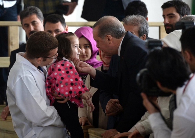 Cumhurbaşkanı Erdoğan Arap Atı Tanıtım ve Hipoterapi Merkezi'ni ziyaret etti. 11