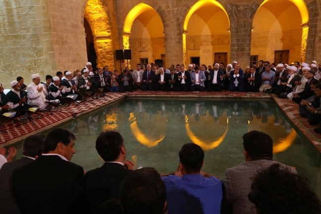 Davutoğlu, Kürtçe Mevlid-i Şerif dinledi 5