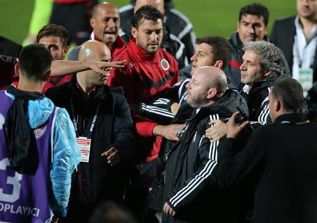 Maç bitti saha karıştı 9