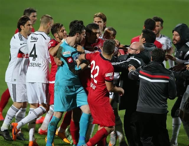 Maç bitti saha karıştı 6