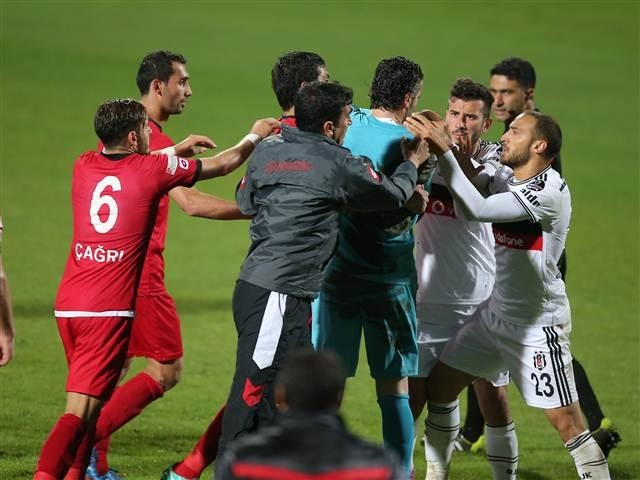 Maç bitti saha karıştı 3