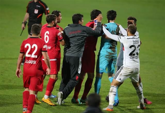 Maç bitti saha karıştı 1