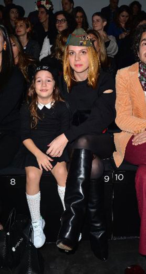 Ünlülerin çocukları hık demiş burnundan düşmüş! 12