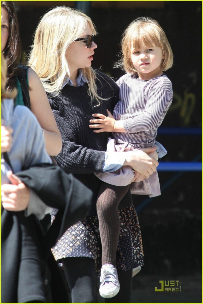 Ünlülerin çocukları hık demiş burnundan düşmüş! 8