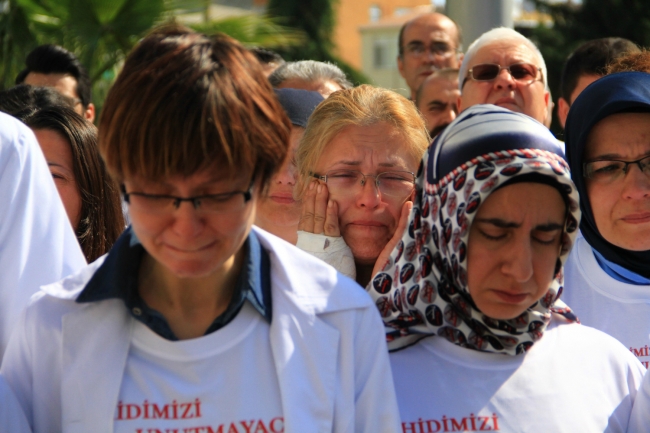 Şifa veren eller eylemde 12