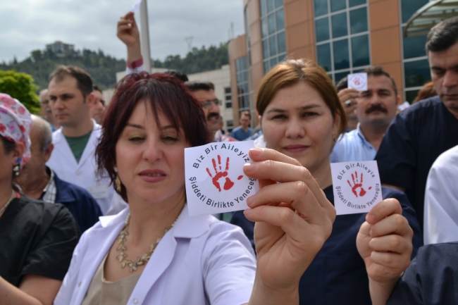 Şifa veren eller eylemde 9